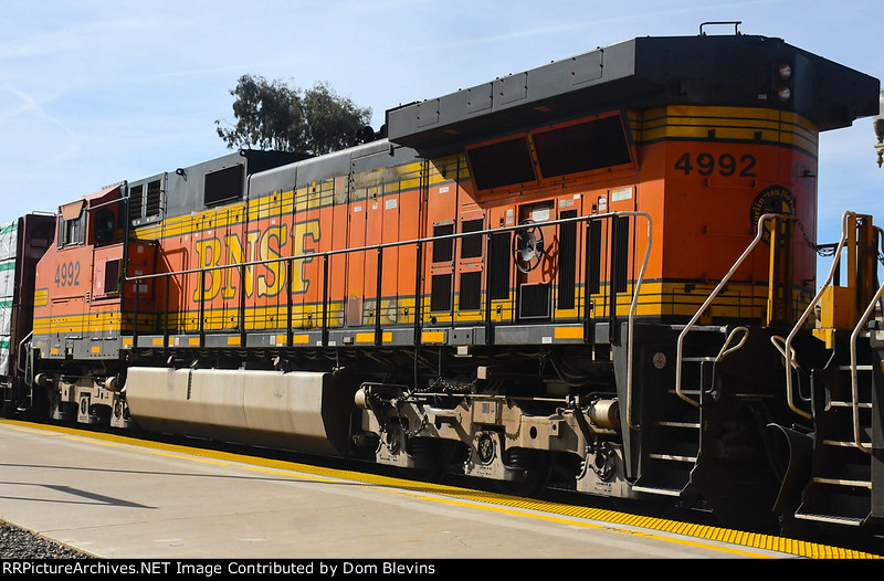 BNSF 4992